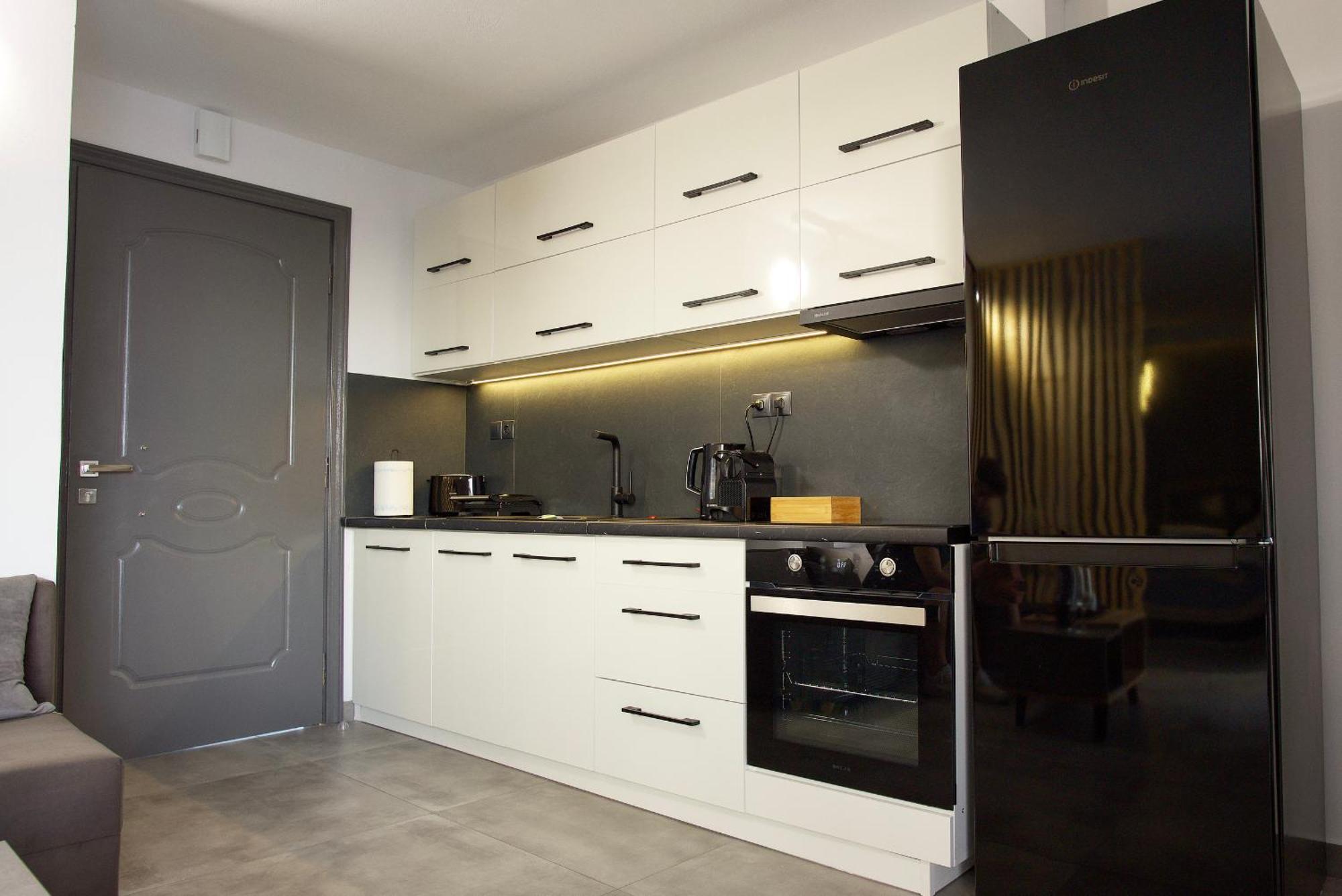 Kiriakos Apartment 卡拉马塔 外观 照片